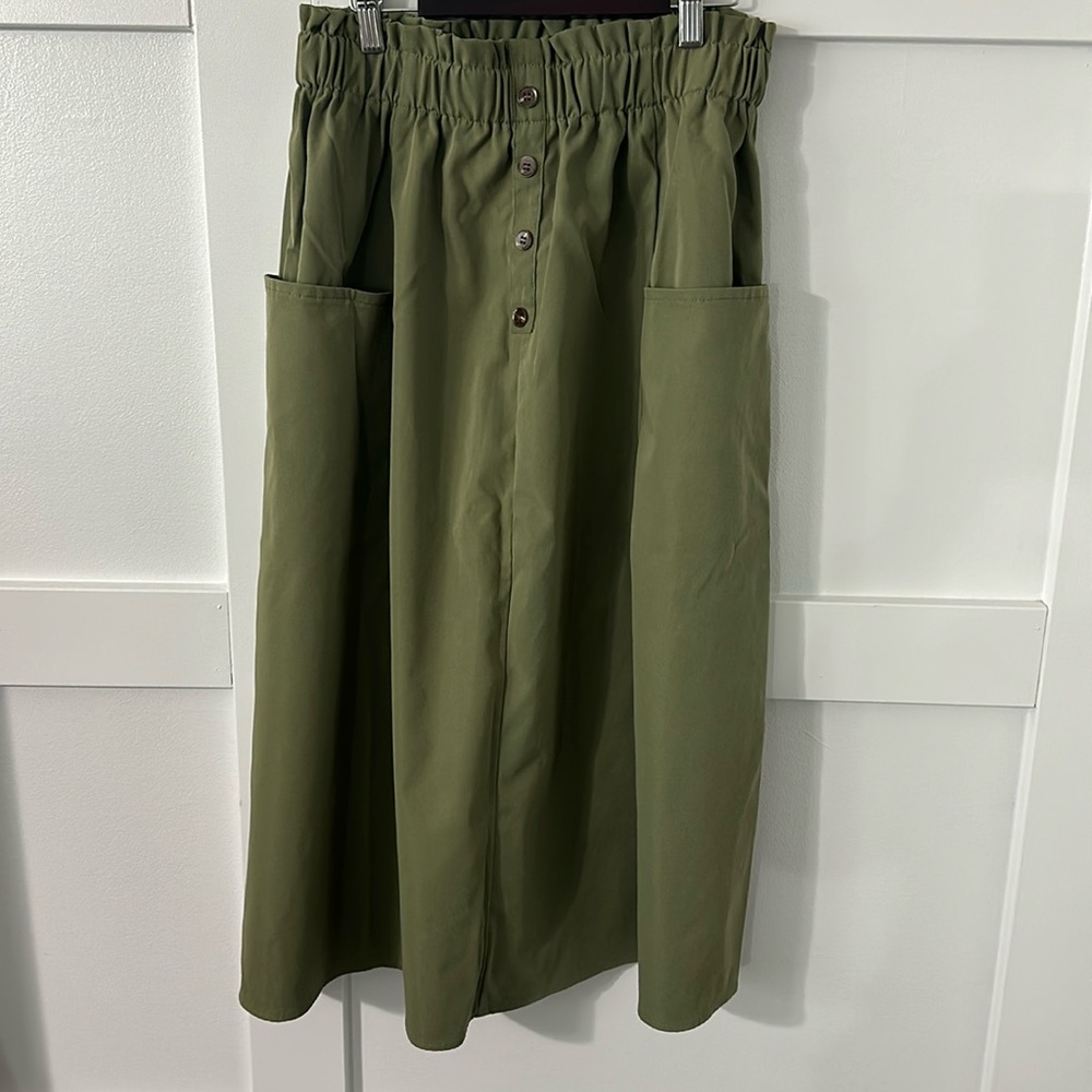 New skirt with pockets